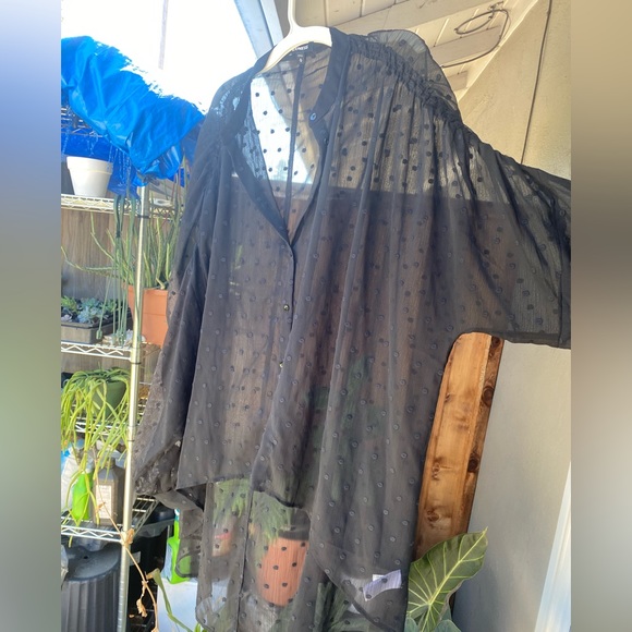 EXPRESS Sheet Hi Low Detailed Blouse; Size M - Picture 8 of 12